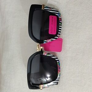 BETSEY JOHNSON Oversized Cat Eye Sunglasses Black & Roses Rims